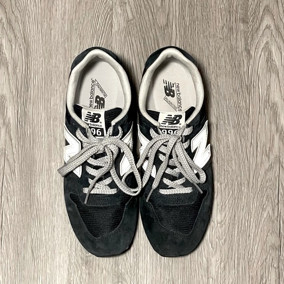 New Balance Women’s 996 Sneaker in Navy Blue - Picture 5 of 9